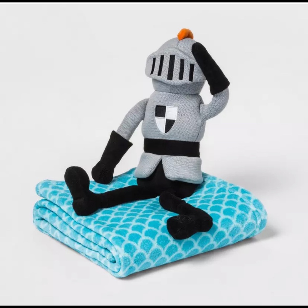 Pillow fort Knight throw plush blanket